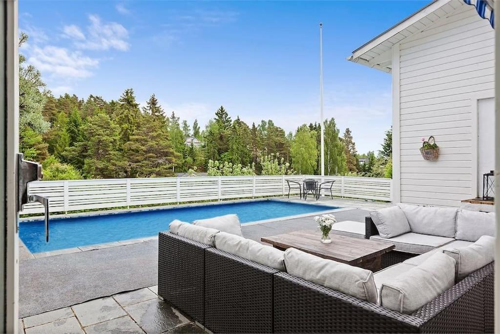 Villa Med Pool Och Bara 600M Till Havet! โตรซา ภายนอก รูปภาพ