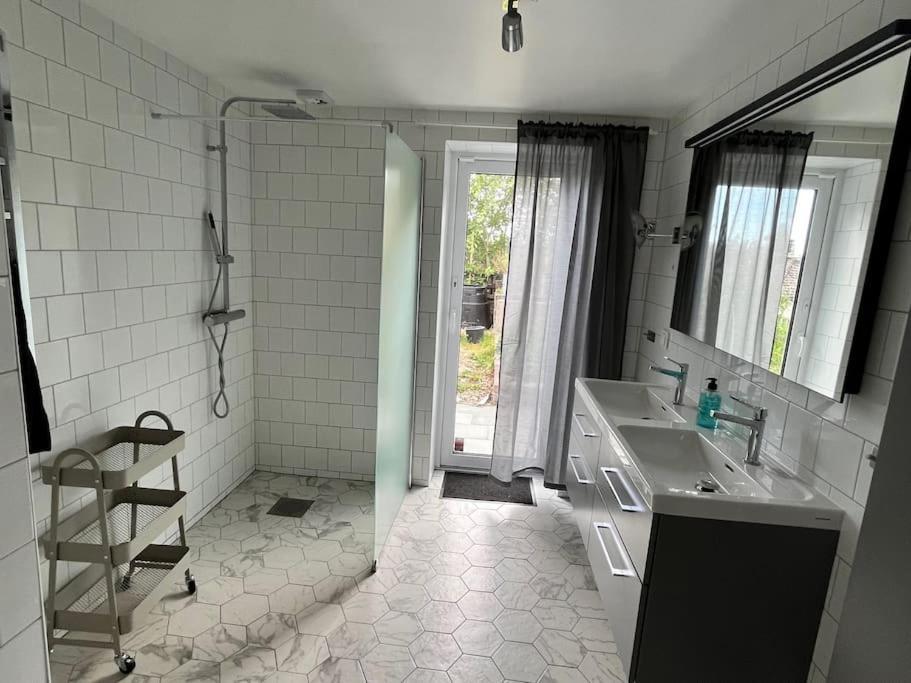 Villa Med Pool Och Bara 600M Till Havet! โตรซา ภายนอก รูปภาพ